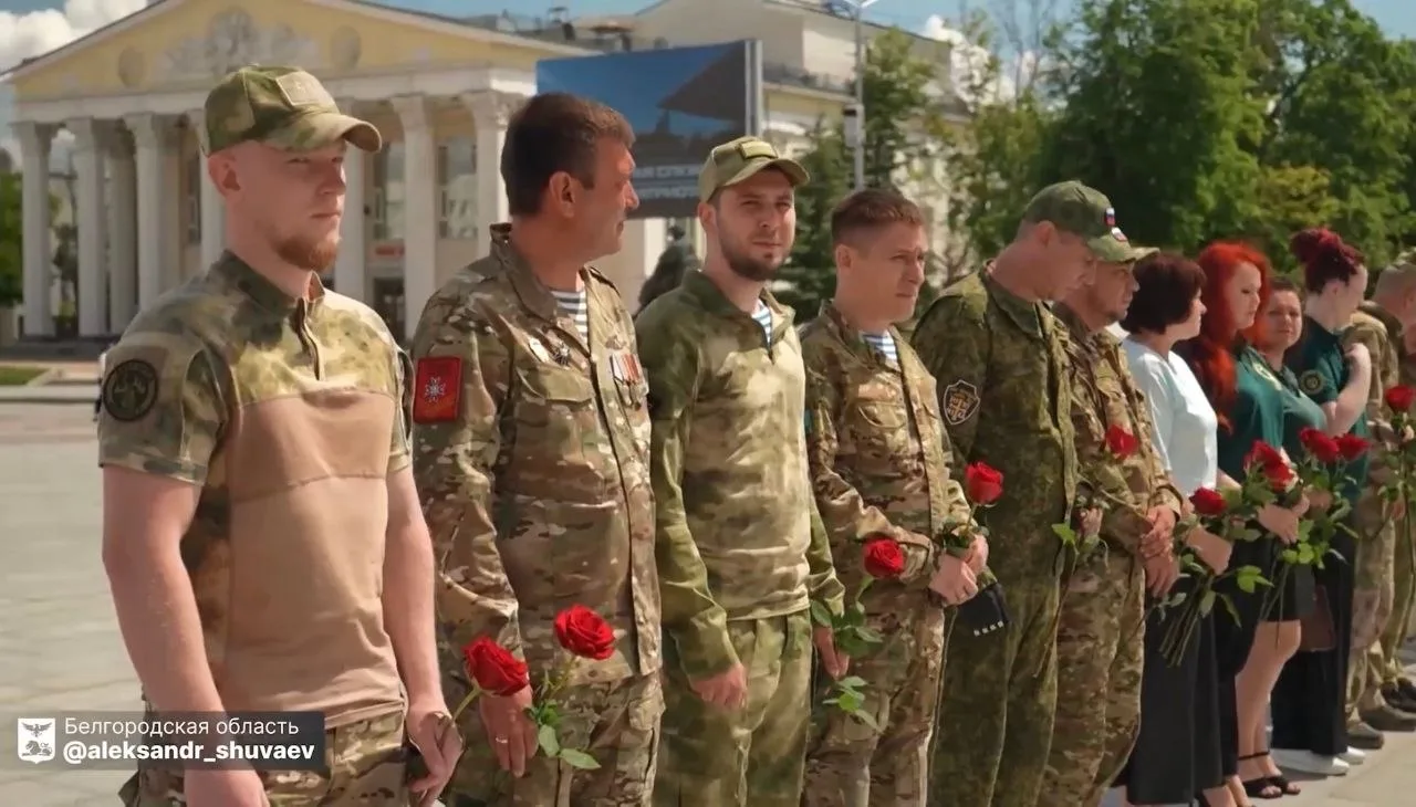 🇷🇺🎖🤝УАЗ «Патриот» и гумпомощь — губкинцы получили поддержку от региона, — сообщил Василий Голиков.  
