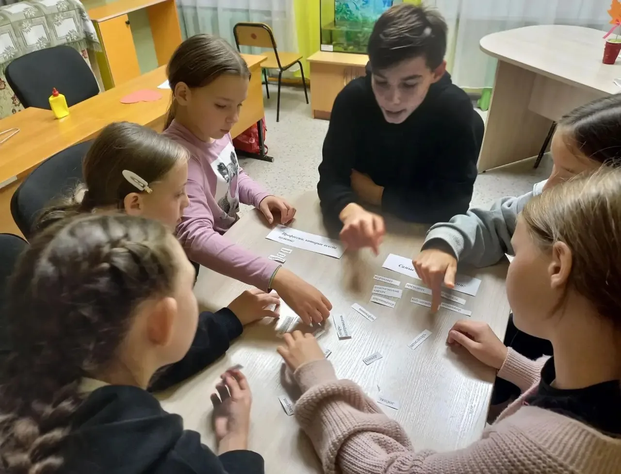 Деловая игра «Мир наших профессий» прошла успешно. В игровом формате ребята познакомили...