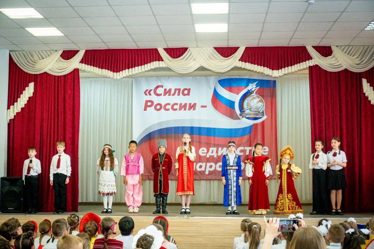 🎭 ГИМНАЗИЯ-ЭТО КУЛЬТУРА!  🇷🇺 В МБОУ Гимназия №21 состоялась «Битва хоров», посвящённая Году единства