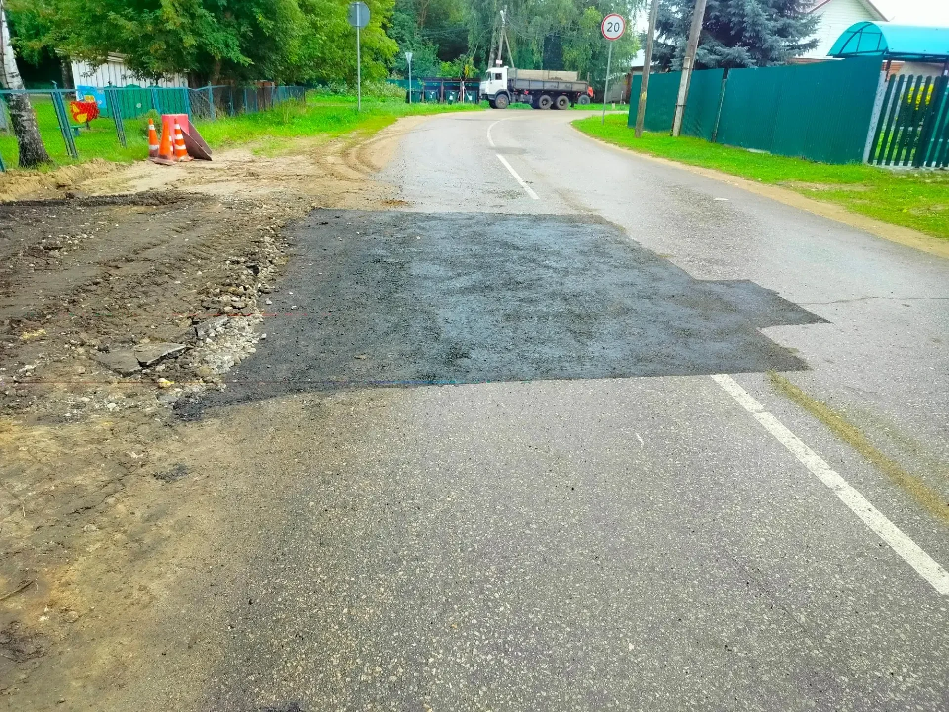 Ведётся ремонт дороги по адресу: с. Фокино, ул. Мира, д. 2.