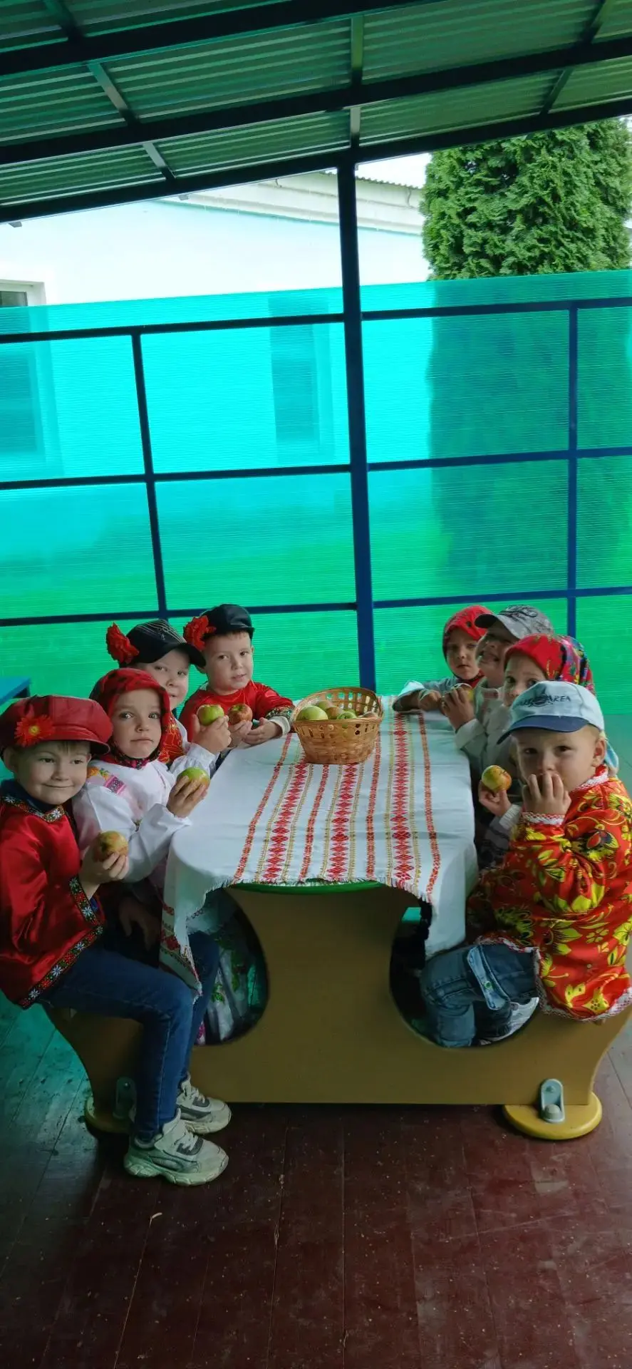 😊Сегодня в нашем саду царила праздничная атмосфера - мы отмечали 🍎Яблочный Спас!