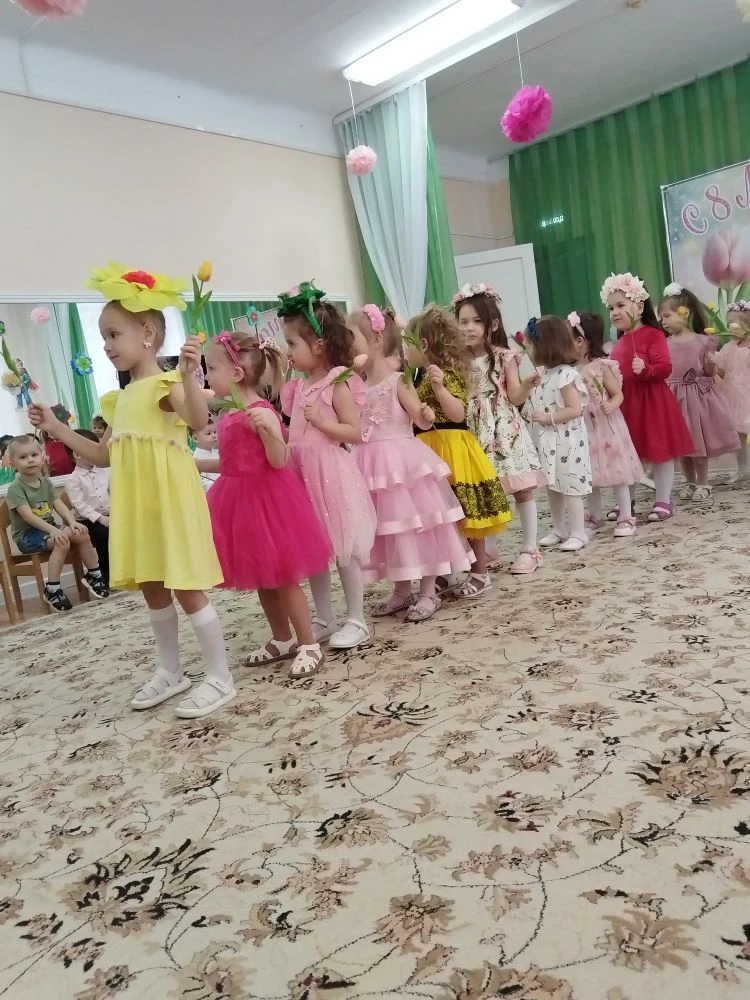 🌸 Дорогие мамочки и бабушки! 🌸  Сегодня мы в нашем детском саду отмечаем самый чудесный праздник – М