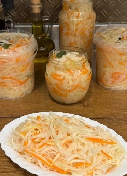 «Капуста как у бабушки: хрустит — аж за ушами трещит! Никакой магазинной рядом не стояло»