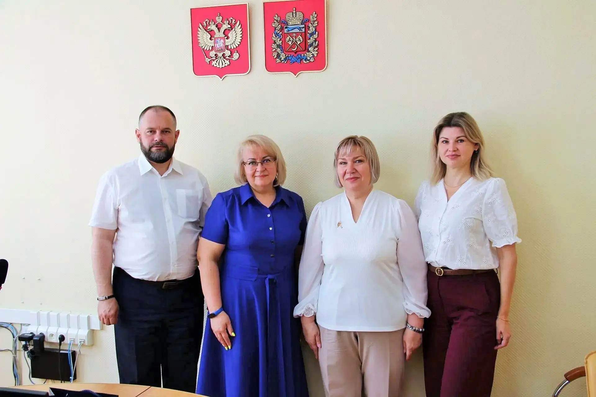 Министр социального развития области Елена Сладкова встретилась с представителями Центр...