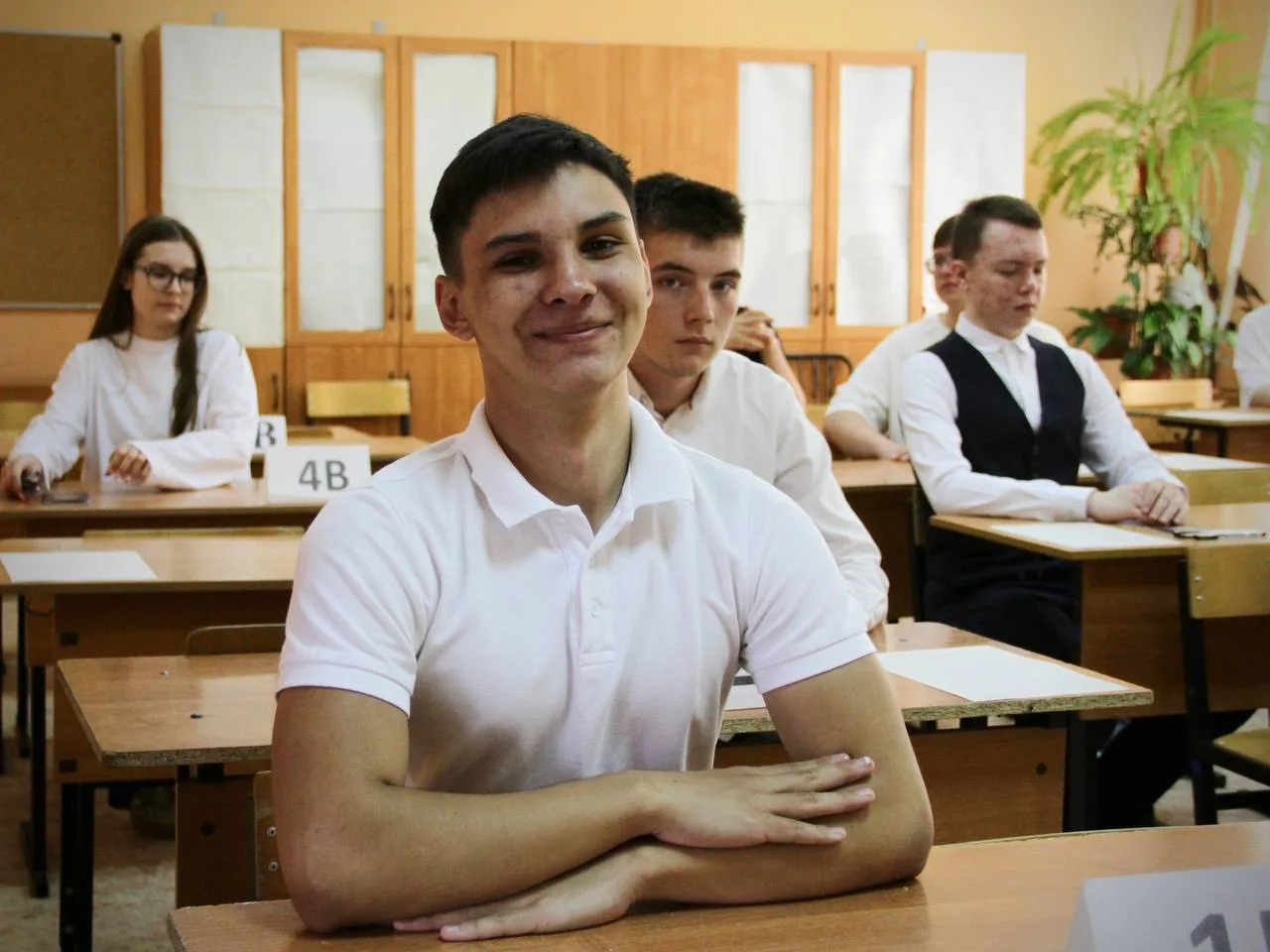 🎓 На еженедельном областном совещании губернатор Сергей Ситников заслушал доклад по те...