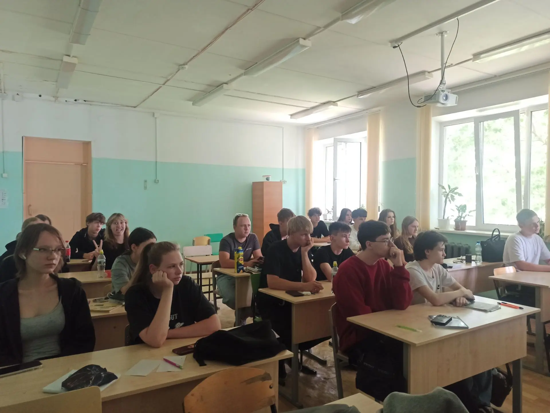 В преддверии Дня памяти и скорби в Нижегородском индустриальном колледже прошел тематический кинопок