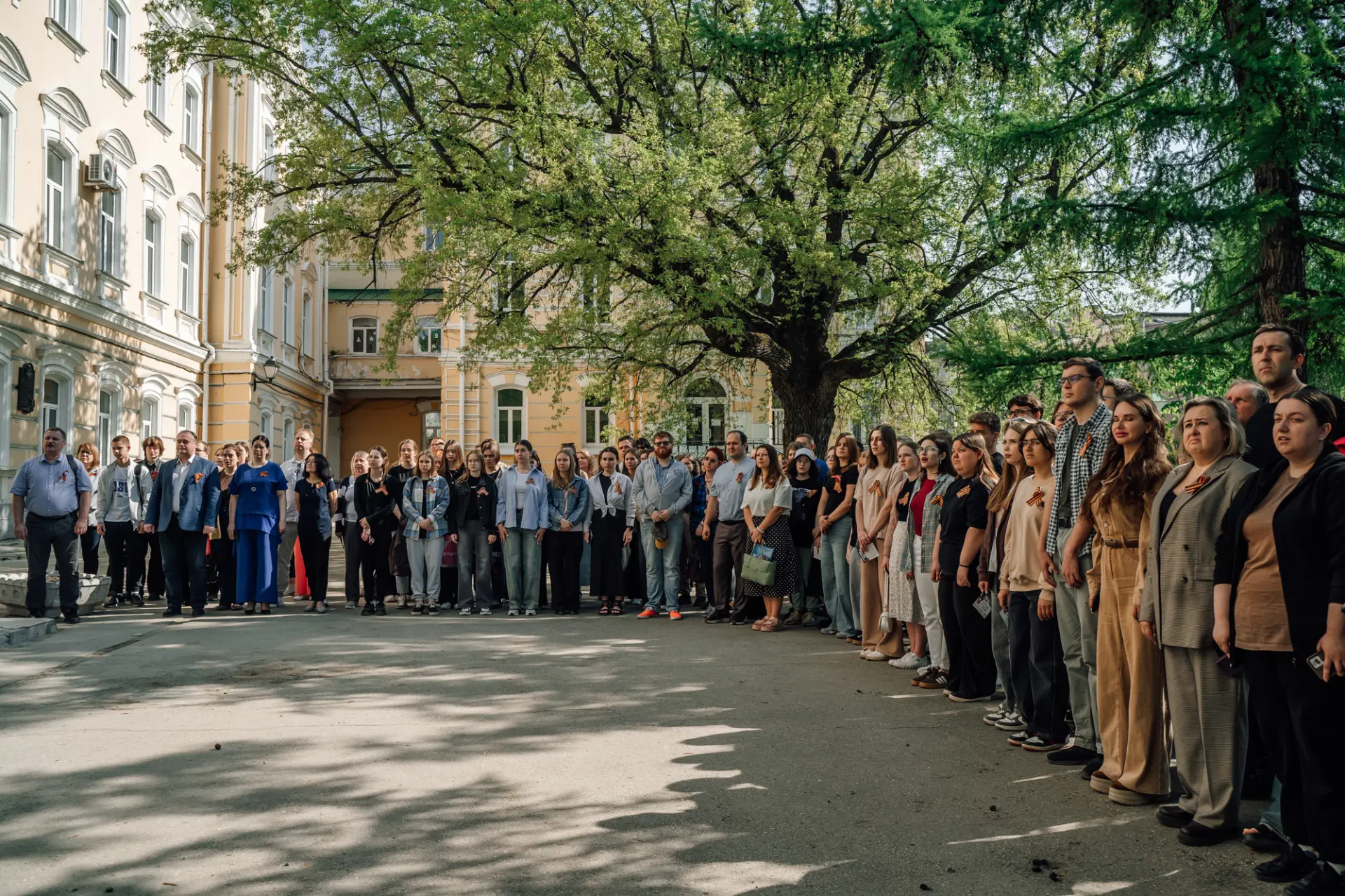 День Великой Победы — уже завтра 🕊️  Торжественная церемония поднятия флага состоялась вместе с руко