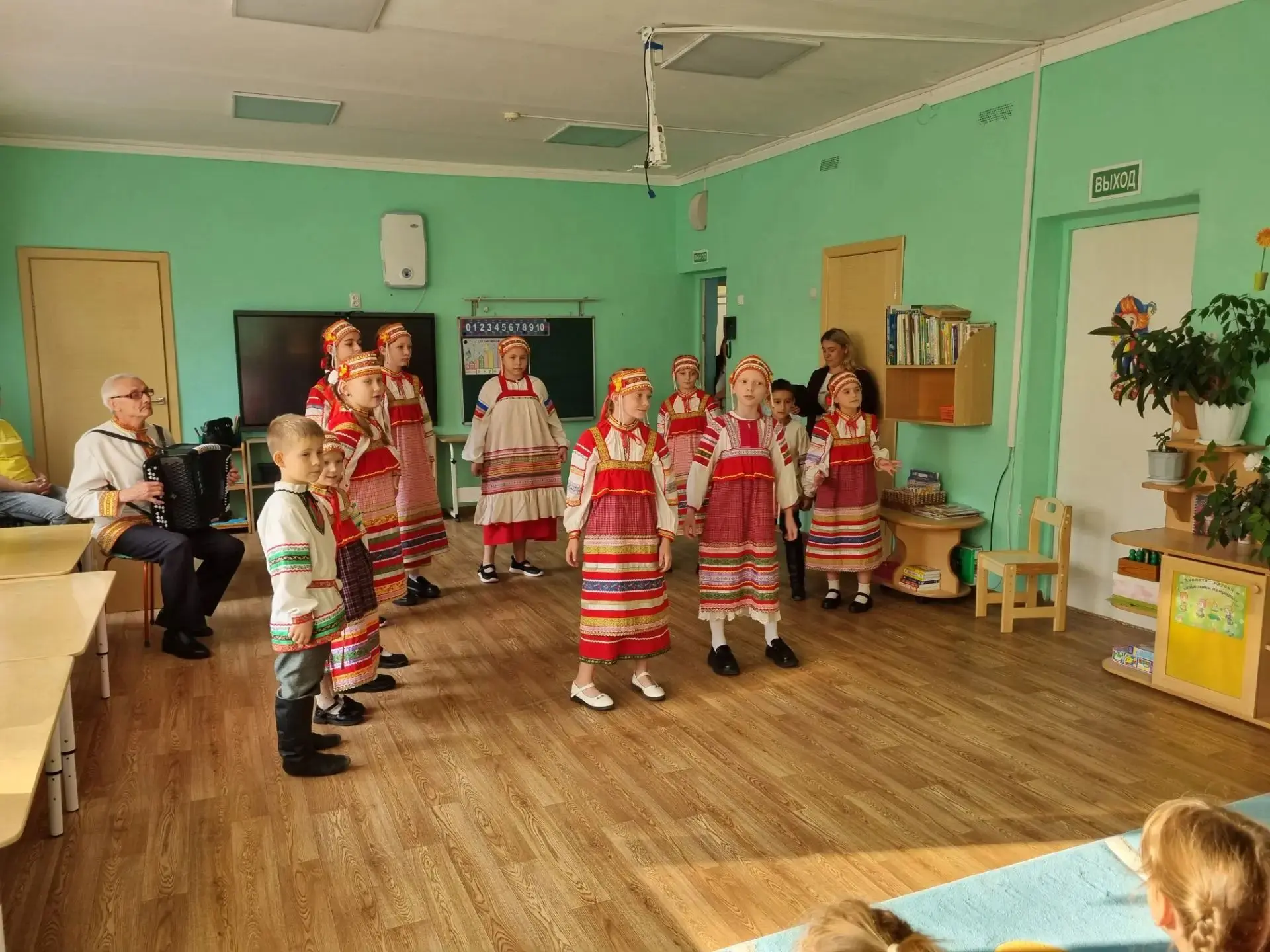 🎶 В гостях у воспитанников детского сада побывали учащиеся Баграмовской детской музыка...