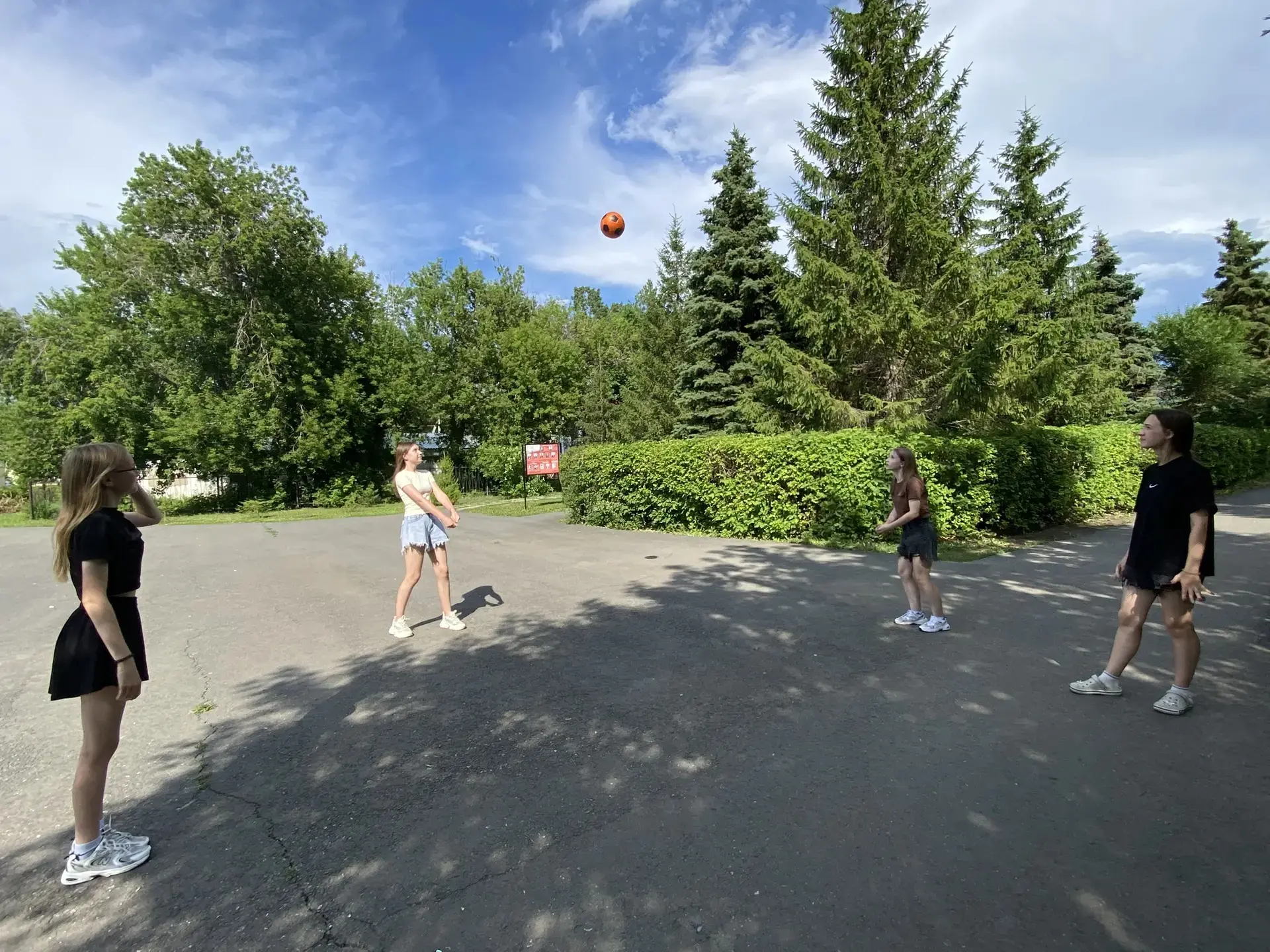 🏐Каникулы официально в самом разгаре!🔥

Сейчас самое лучшее время: когда не нужно никуда спешить, 