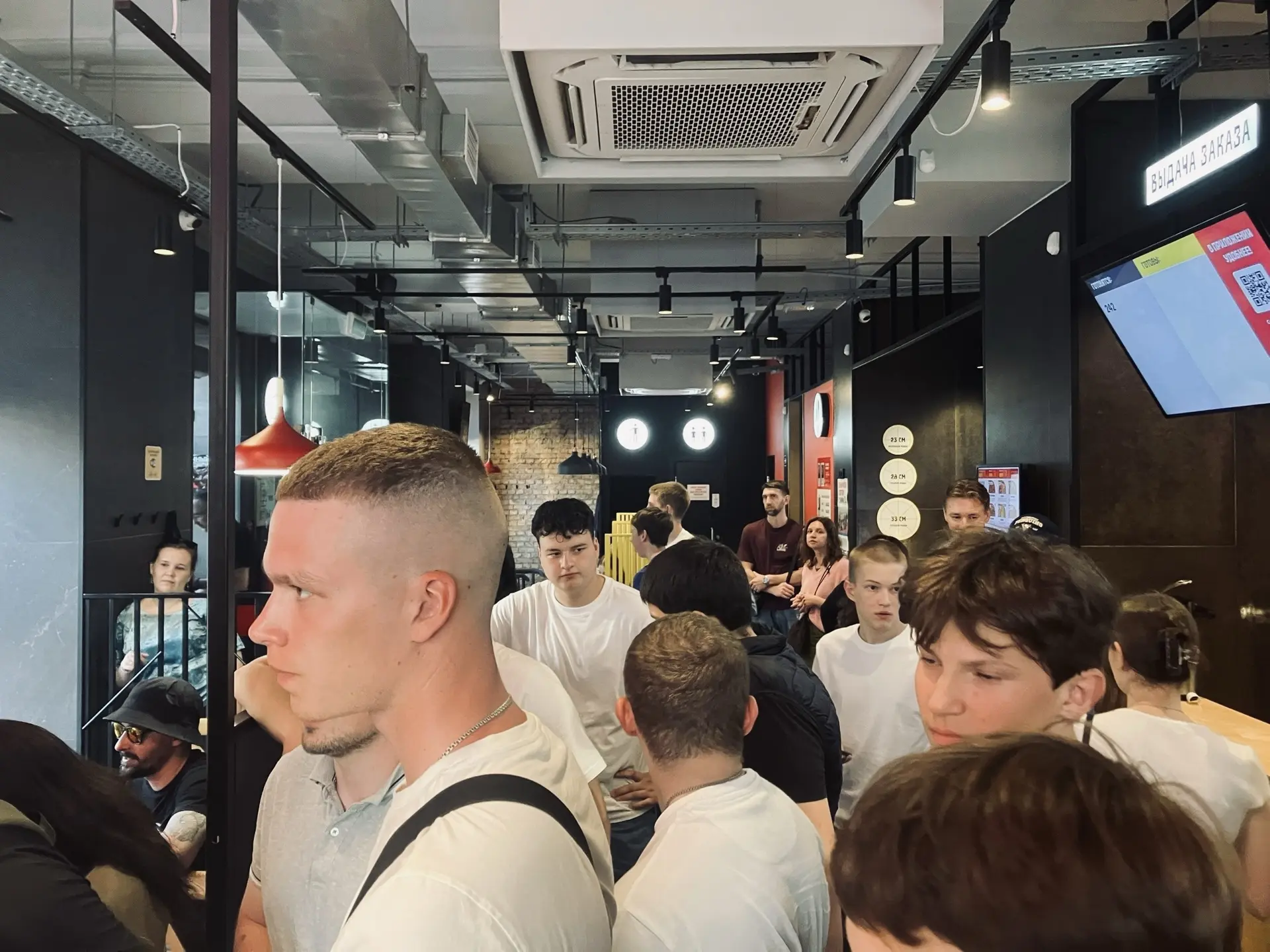 В Петрозаводске прошла встреча с бойцом UFC Марком Вологдиным  20 мая около 60 горожан собрались в п