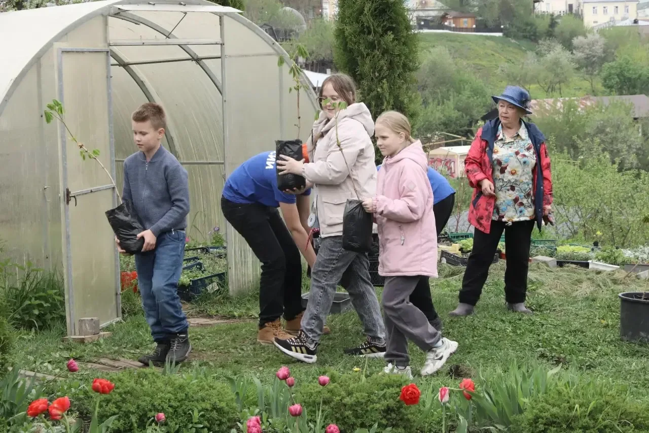 🍒 Возрождение "Владимирской вишни" в Патриаршем саду!   На станции юннатов «Патриарший сад» прошло б