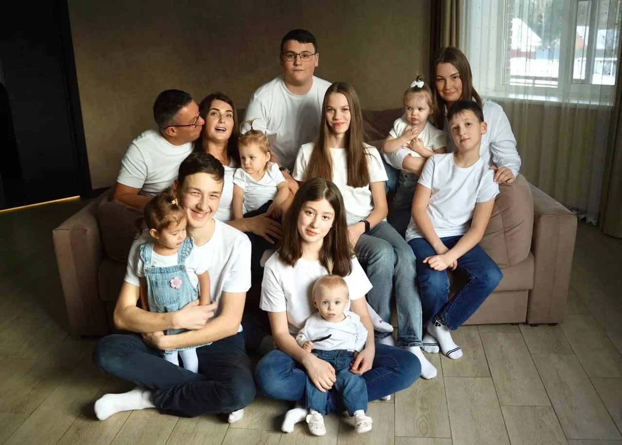 Более 800 детей-сирот обрели семьи в Подмосковье с начала года 👨‍👩‍👧‍👦