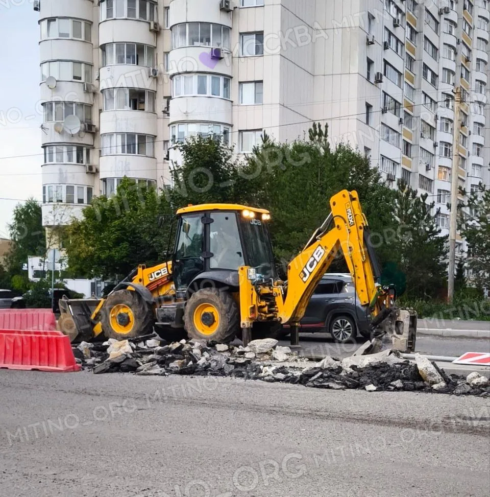 ✖️На Митинской улице сносят островок безопасности при переходе к храму. Этот островок б...
