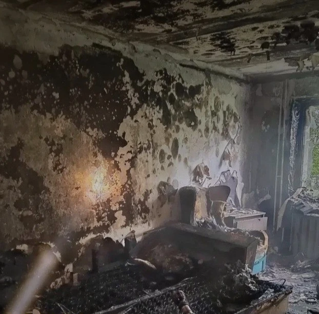 В Нижневартовске пожарные спасли шестерых детей из горящей квартиры