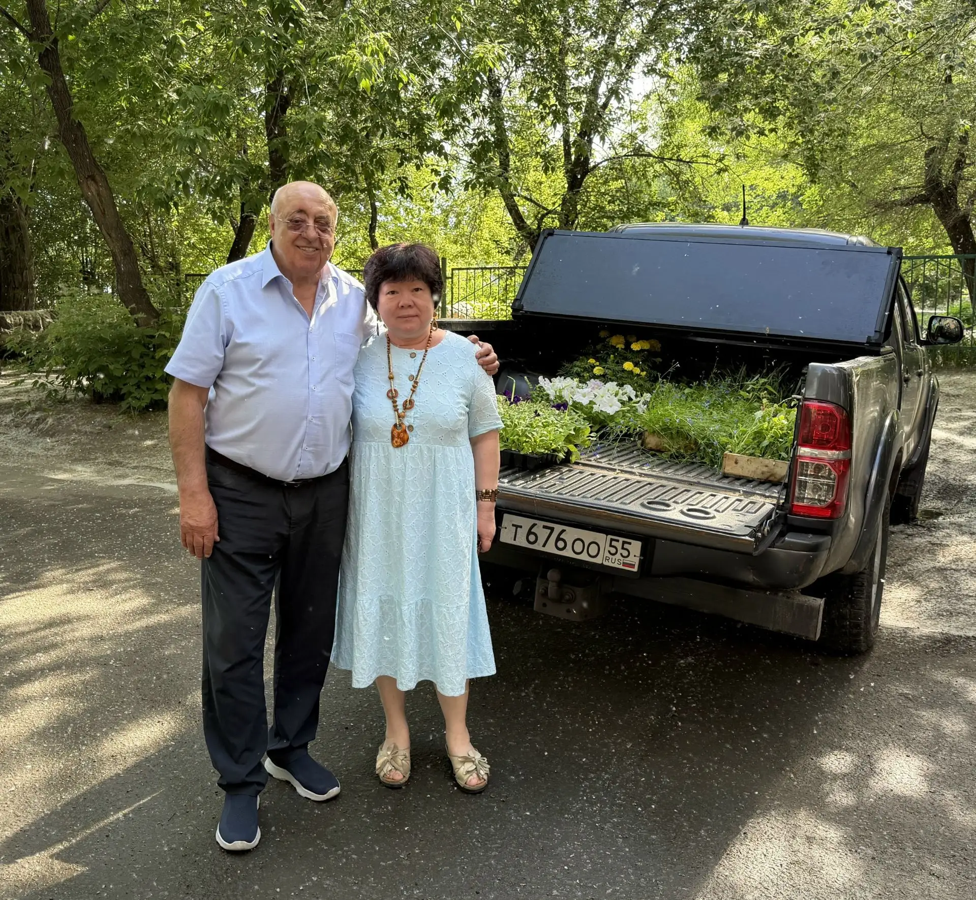 Цветы в каждый двор🏡
🌸Активные жители Октябрьского округа уже высадили более тысячи цветов. 
🌳Гор