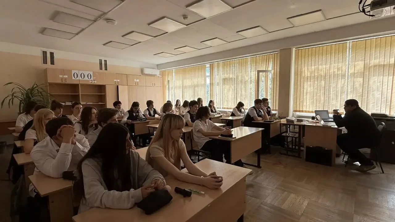 🛡️ Профилактика безопасности: в гимназии прошла лекция об ответственности для несовершеннолетних в р