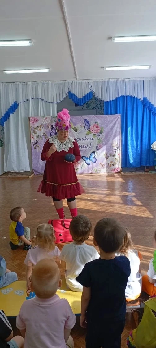 Первого апреля в  нашем детском саду  педагоги совместно с заведующей сельской библиоте...