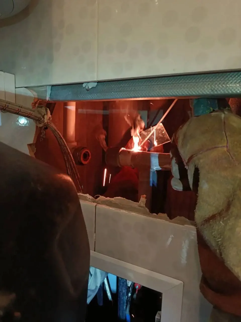 Сварочные работы по замене резьб и кранов на полотенцесушителе🛠