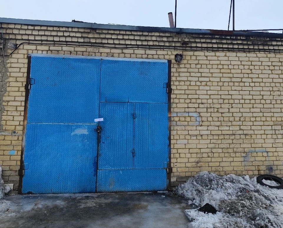 В Саратове судебные приставы опечатали станцию техобслуживания по решению суда  30-летний саратовец 
