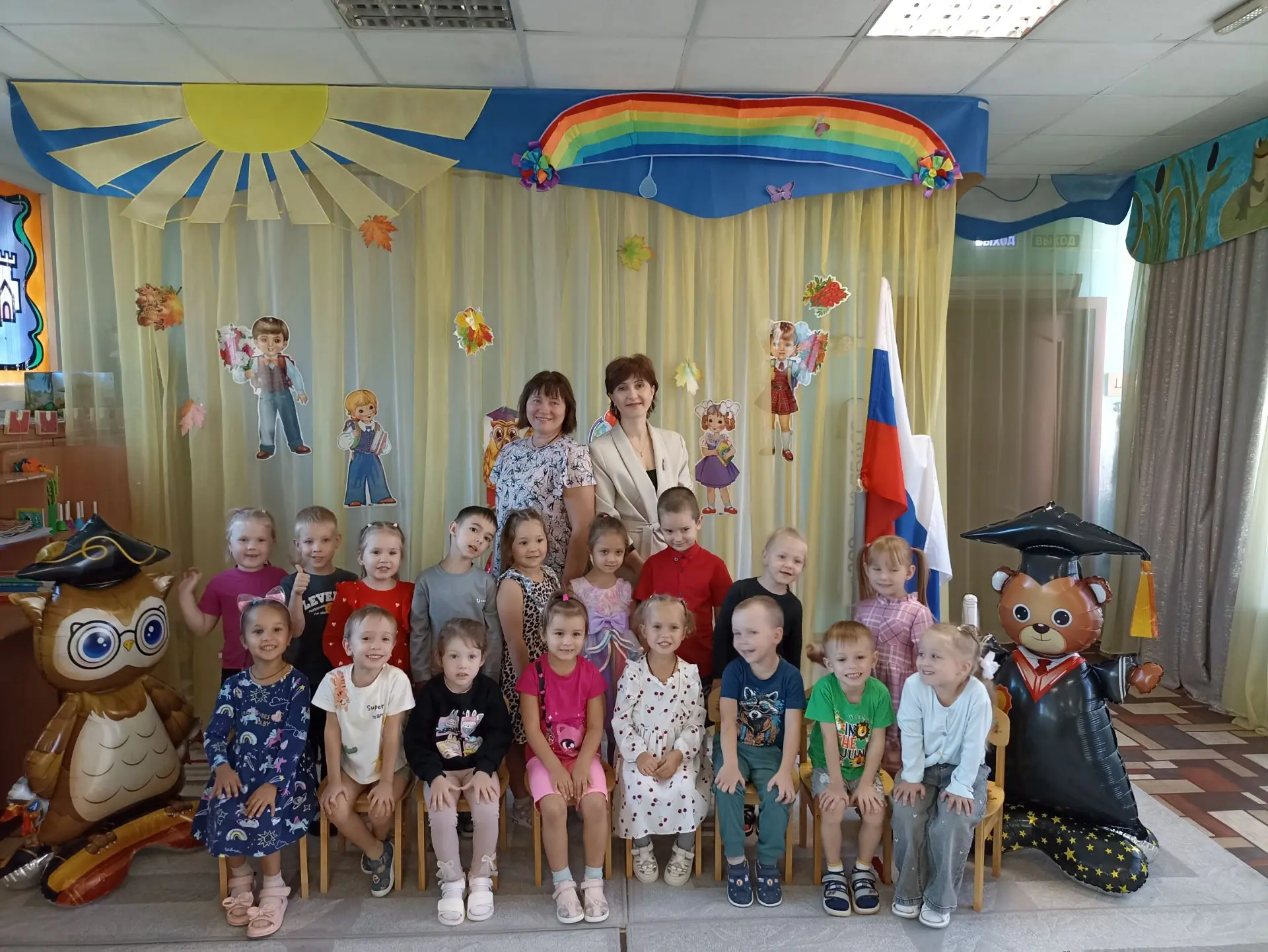 Коллектив и воспитанники Детского сада №16 поздравляют всех детей и родителей с Днём Зн...
