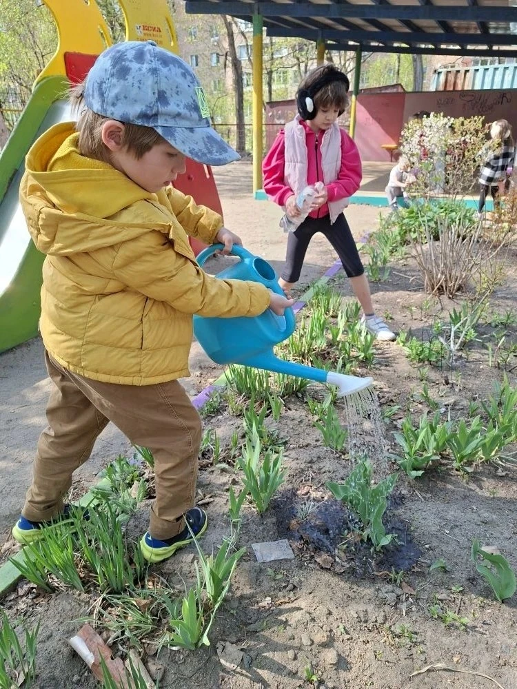 🌸 Весна клумбе в группе "Вишенка": красота, созданная детьми и педагогом!

С наступлением тёплых ве