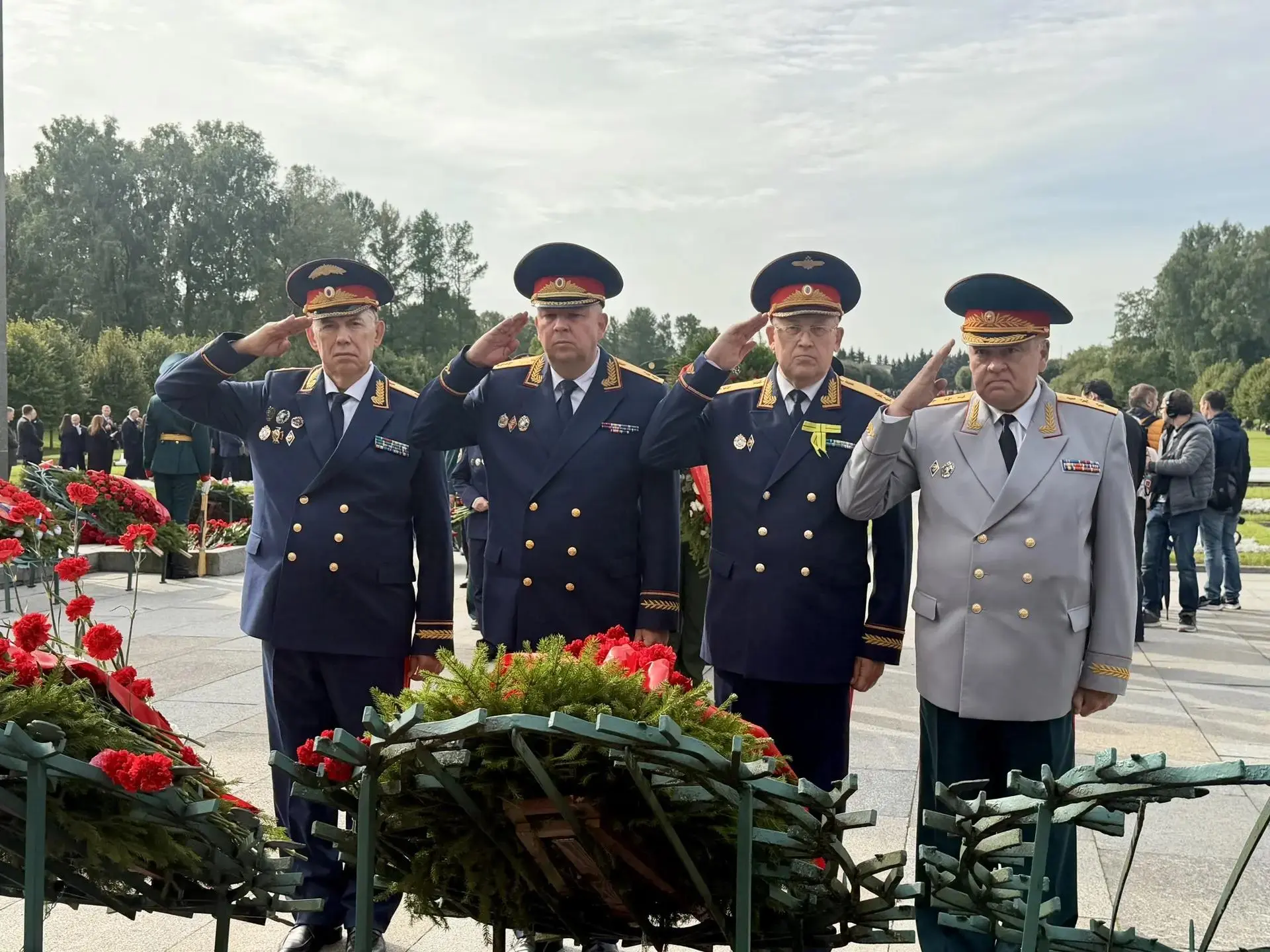 Сотрудники СК России и кадеты почтили память погибших во время блокады Ленинграда