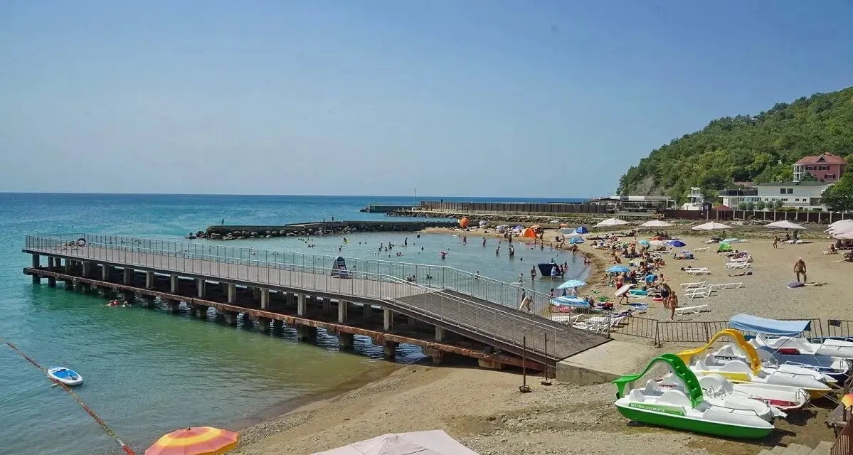 "Тайное место" на море, где отдыхают местные - Голубая бухта .                                     
