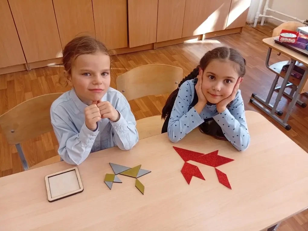 Чем заняться первоклассникам после уроков в группе продлённого дня?   ✌🏼Конечно же, можно немного по