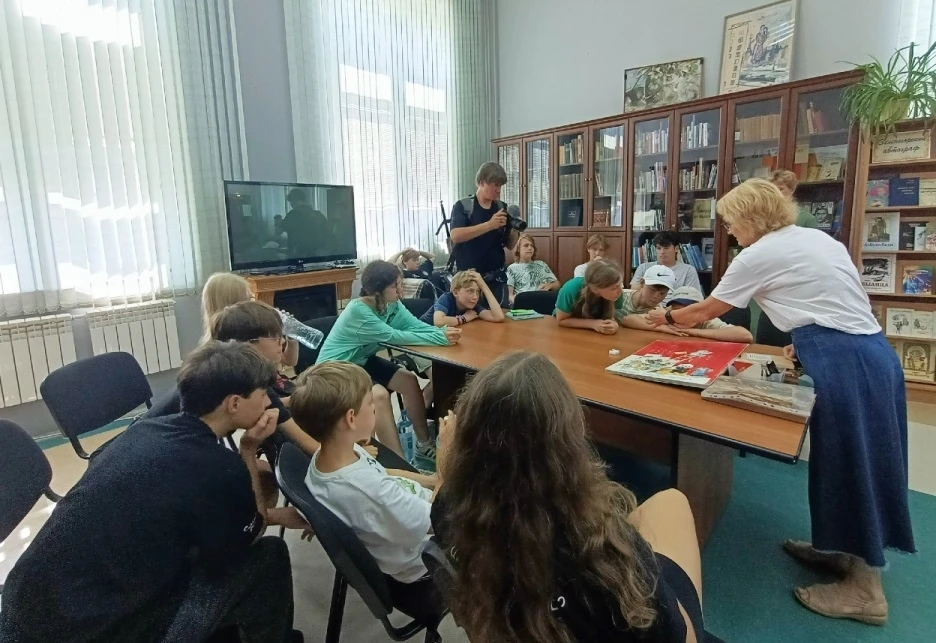 Палтус в библиотеке 

Сегодня гостями Библиотеки им. Маяковского стали подростки из разных городов Р