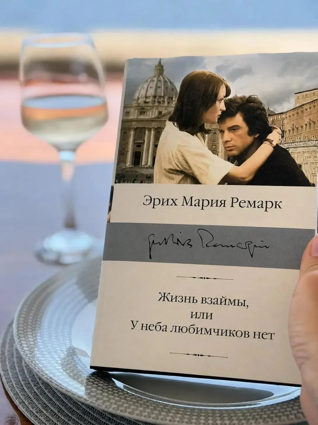 …Вообще, если честно, он тут самый живой...