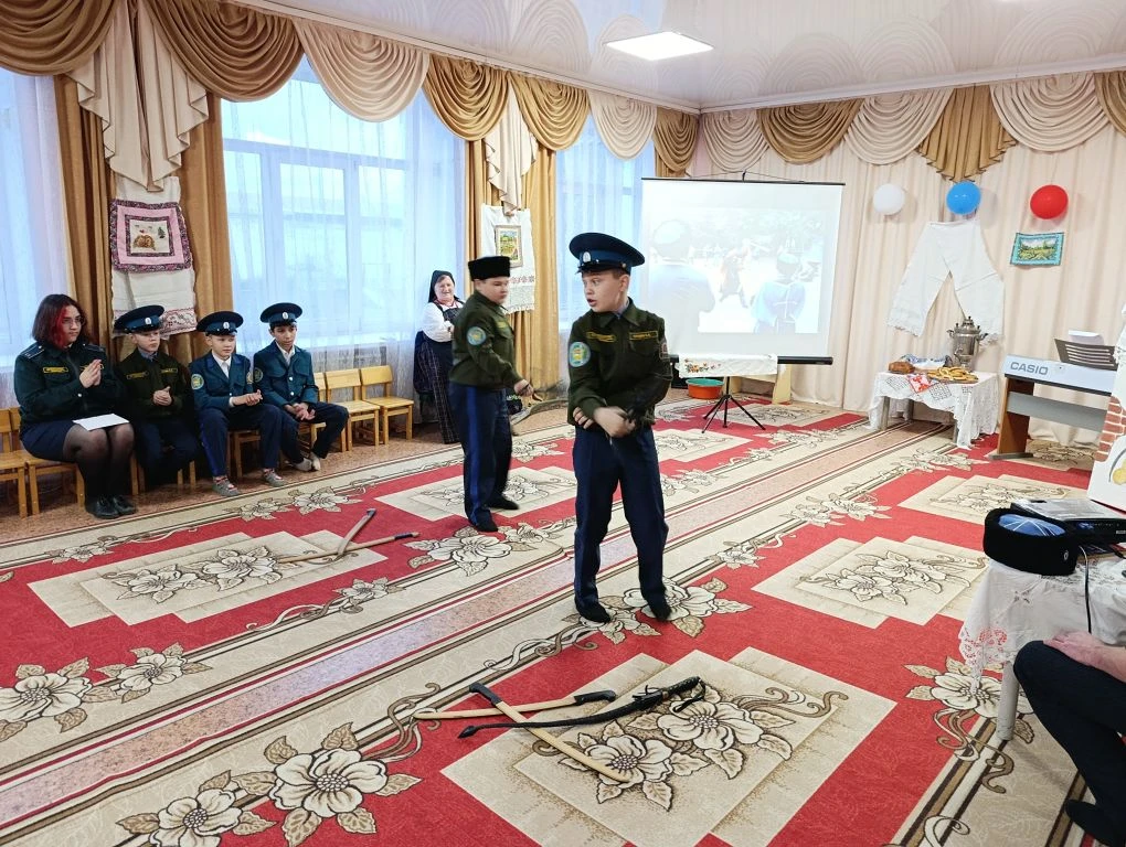 Казачья вечёрка


 Для решения задач патриотического воспитания дошкольников  используются традиции 