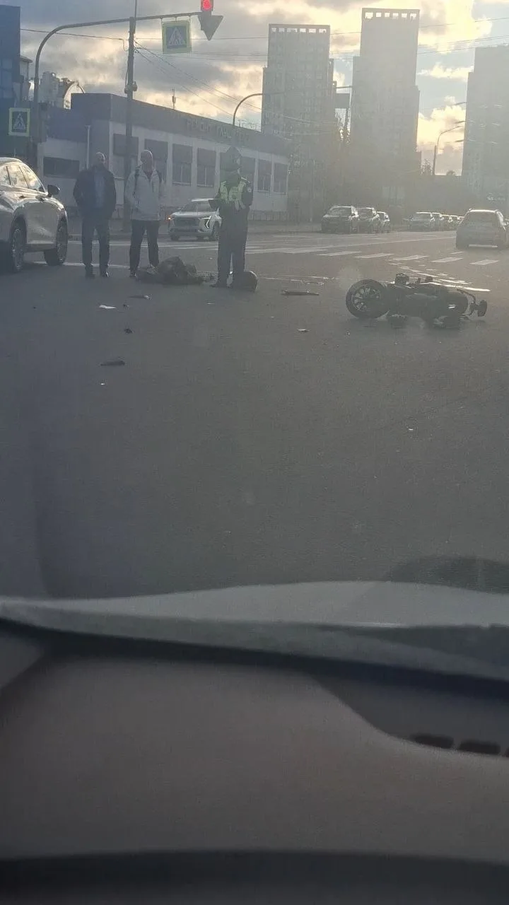 🚲 Велосипедист попал под машину на перекрёстке у «Европолиса»
