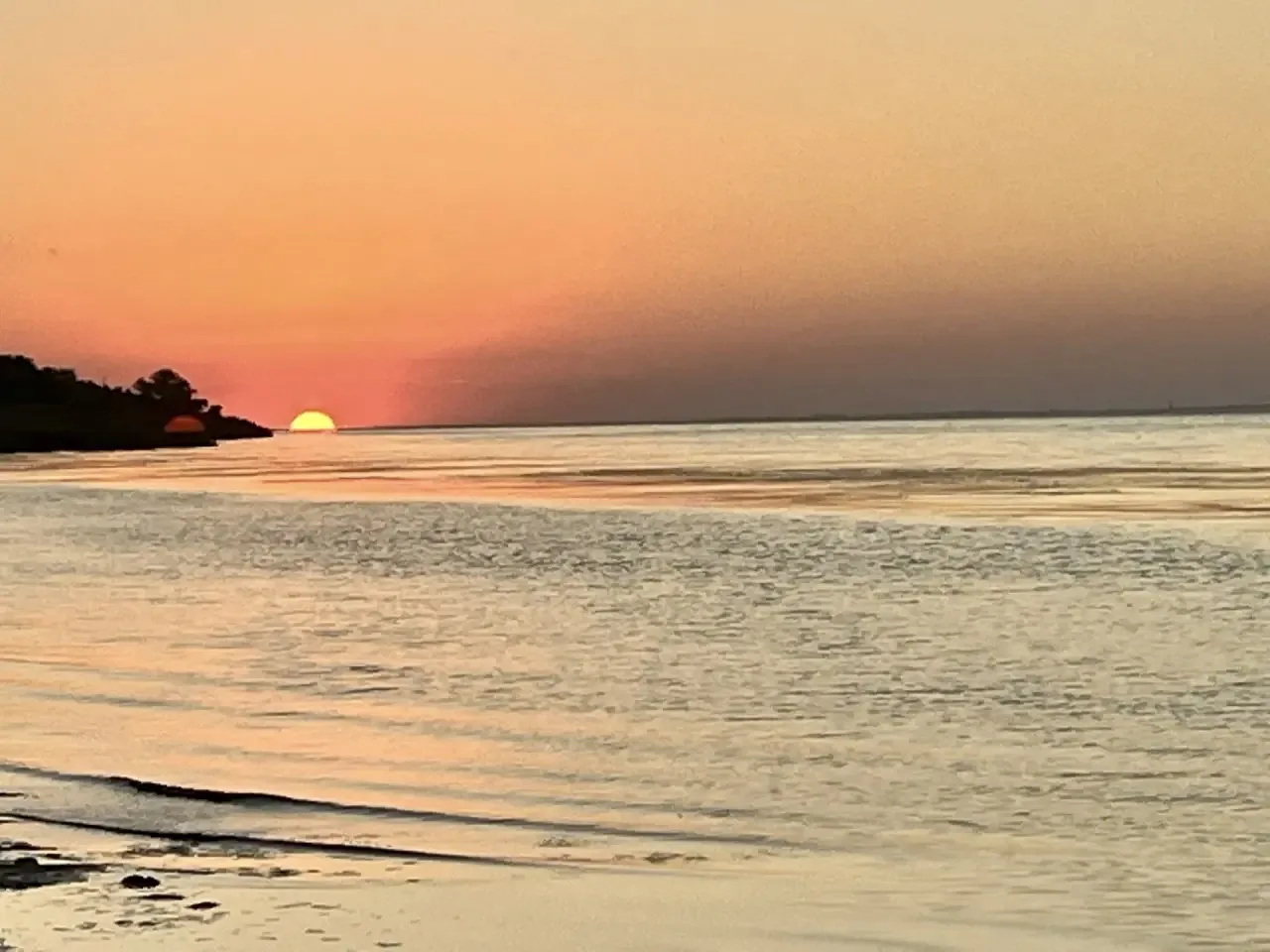 🌅Закат над Таганрогским заливом. 
Фото от подписчика.