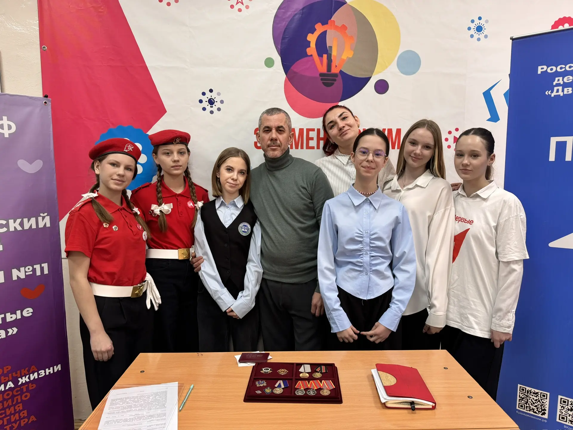 В школе продолжаются Дни  Науки и сегодня прошли открытые встречи школьного медиацентра  с ветераном