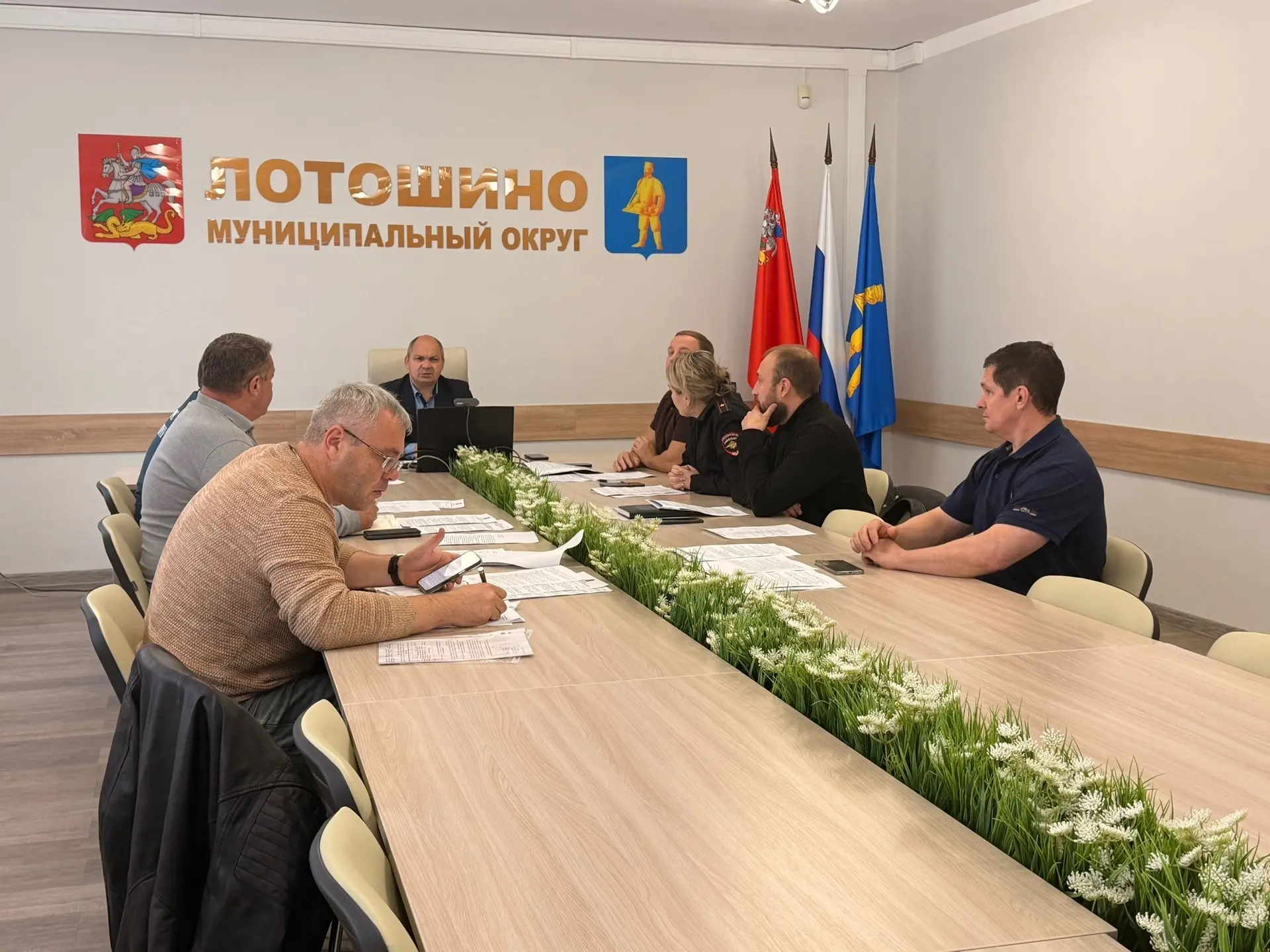 В здании администрации муниципального округа Лотошино под председательством первого зам...