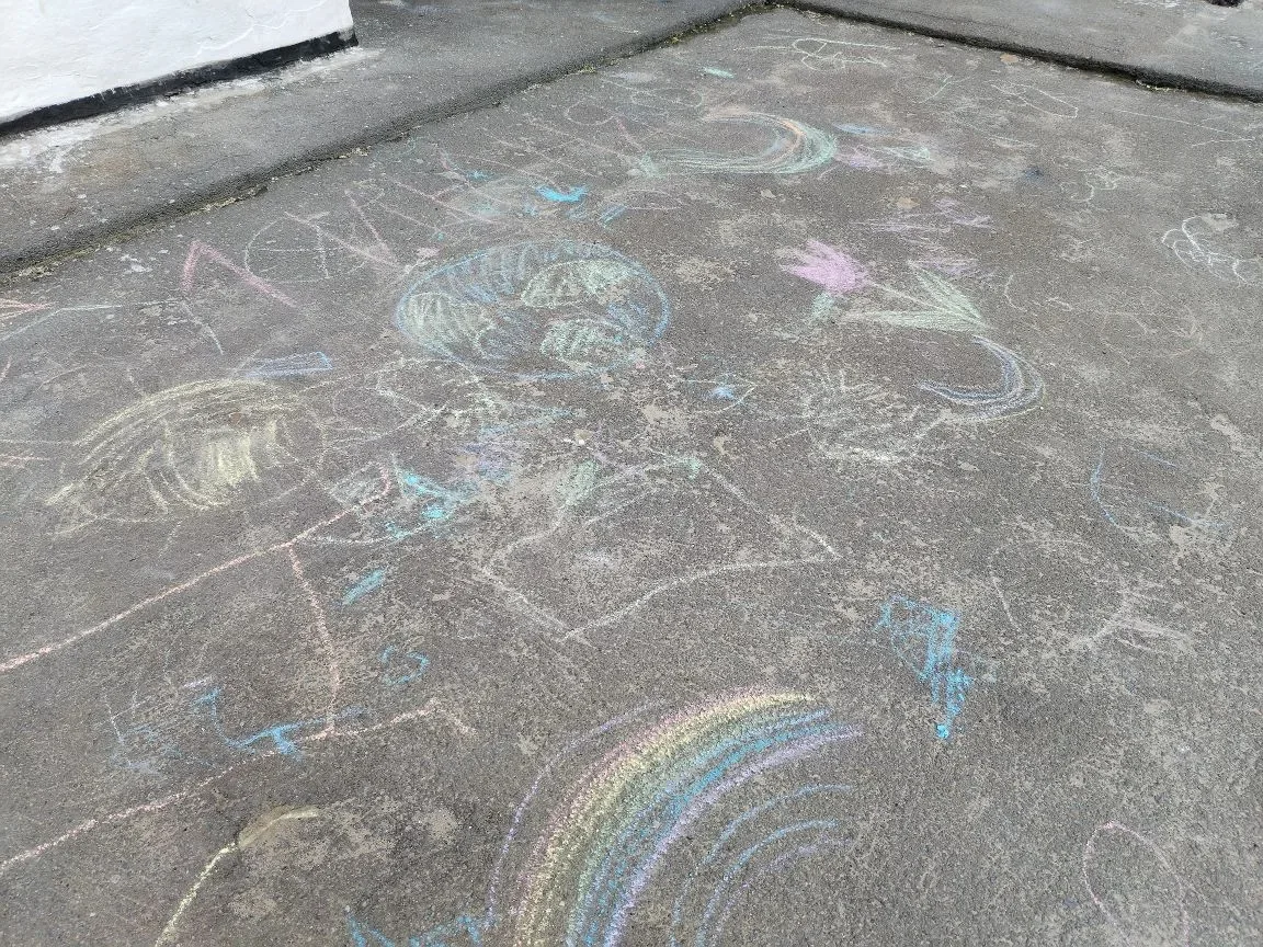 Капитошки подарили асфальту лето 🌈🖍️