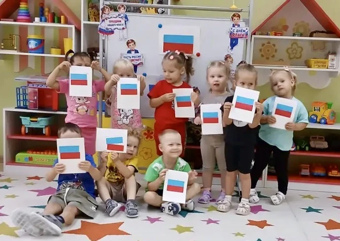🇷🇺 Сегодня наши ребята из группы «Остров удивлений» стали настоящими знатоками госуда...