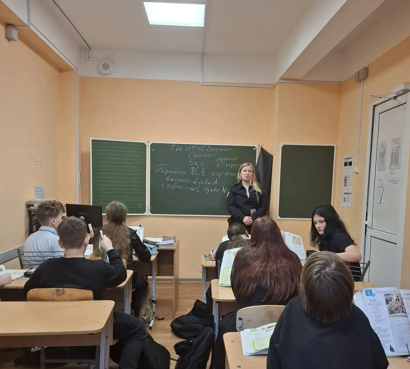 18.12.2025 старшим инспектором ОПДН УМВД России 64 отдела полиции Кировского района Санкт-Петебурга 