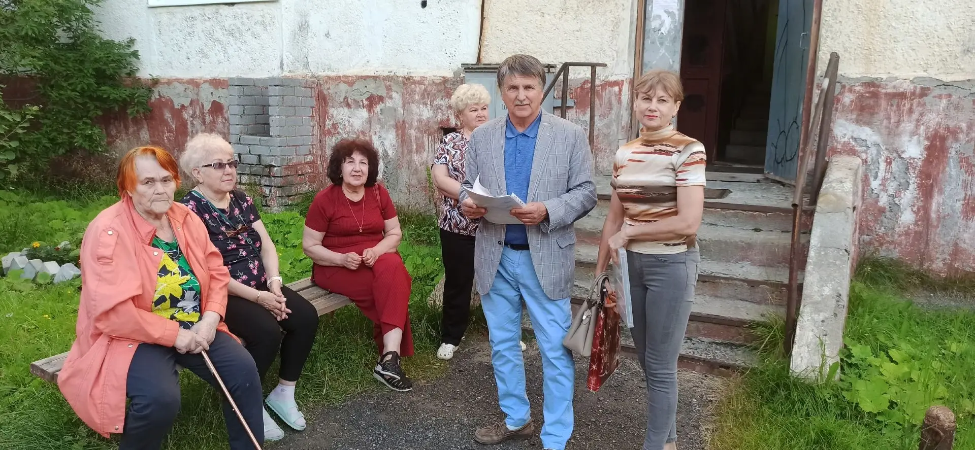 ☑️ Встреча с жителями в рамках конкурса «Инициативы двора» 

Депутат Совета депутатов Александр Вост