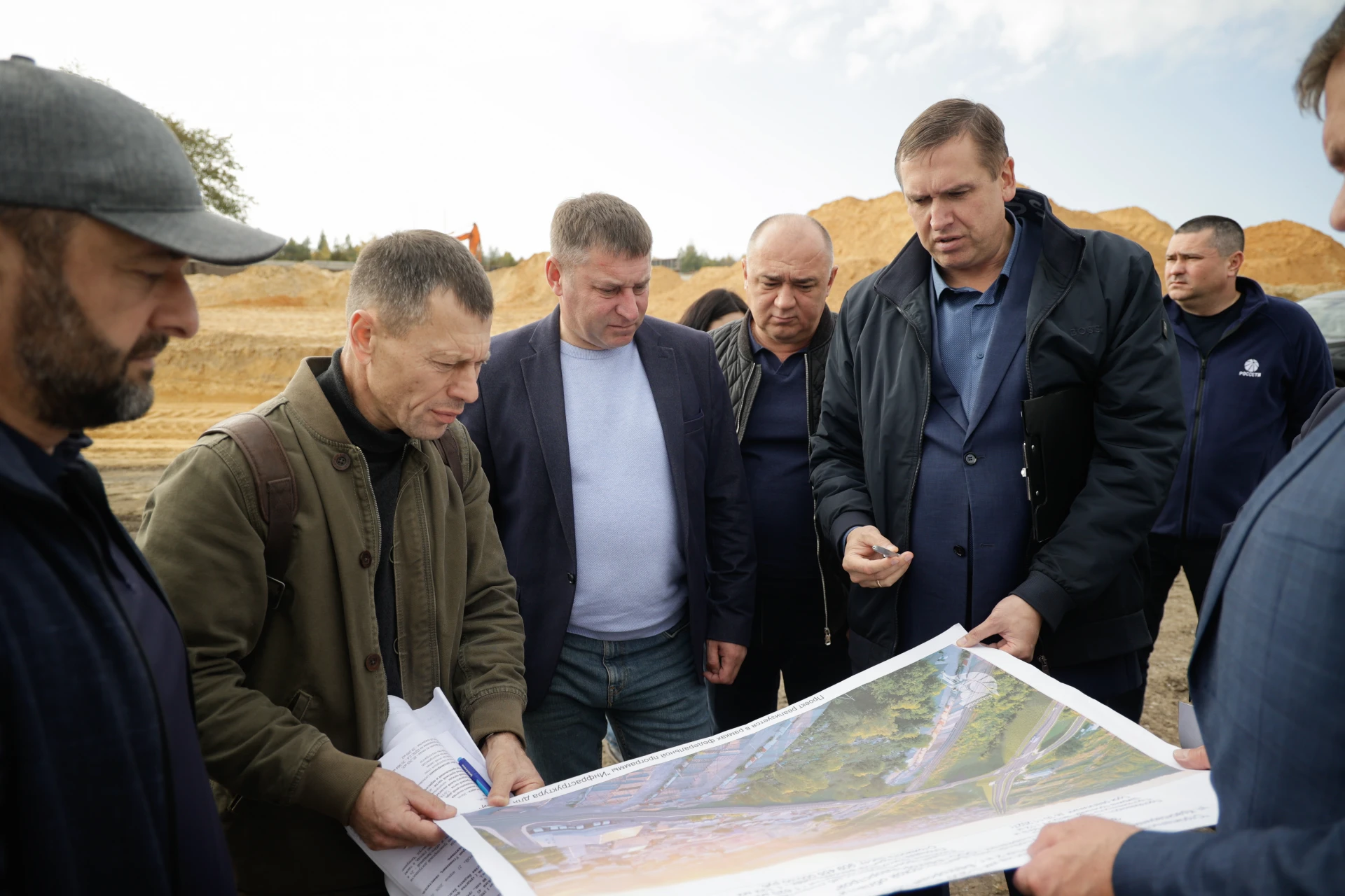 Осмотрел ход работ на дорожных объектах Белгорода, где ведем реконструкцию подъездной д...