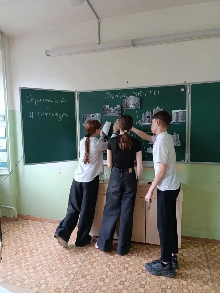 📢 «Билет в будущее»: сегодня говорим о комфортной среде  Каждый четверг в нашей школе проходят профо