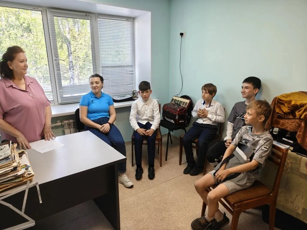 25 мая на народном отделе Андреянова Надежда Николаевна провела классный час с обучающи...