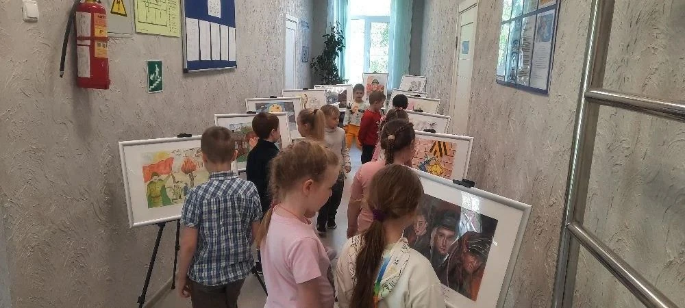 В период с 8 по 12 мая в фойе Детско-юношеского центра состоялась трогательная выставка...