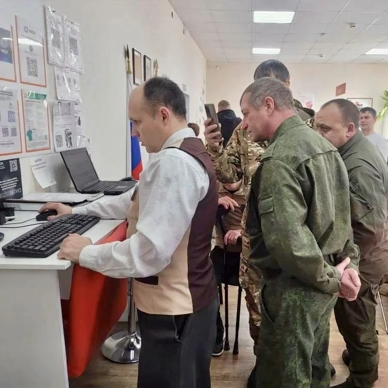 В МФЦ Ростовской области проводятся расширенные приемы для участников СВО  В офисах многофункциональ