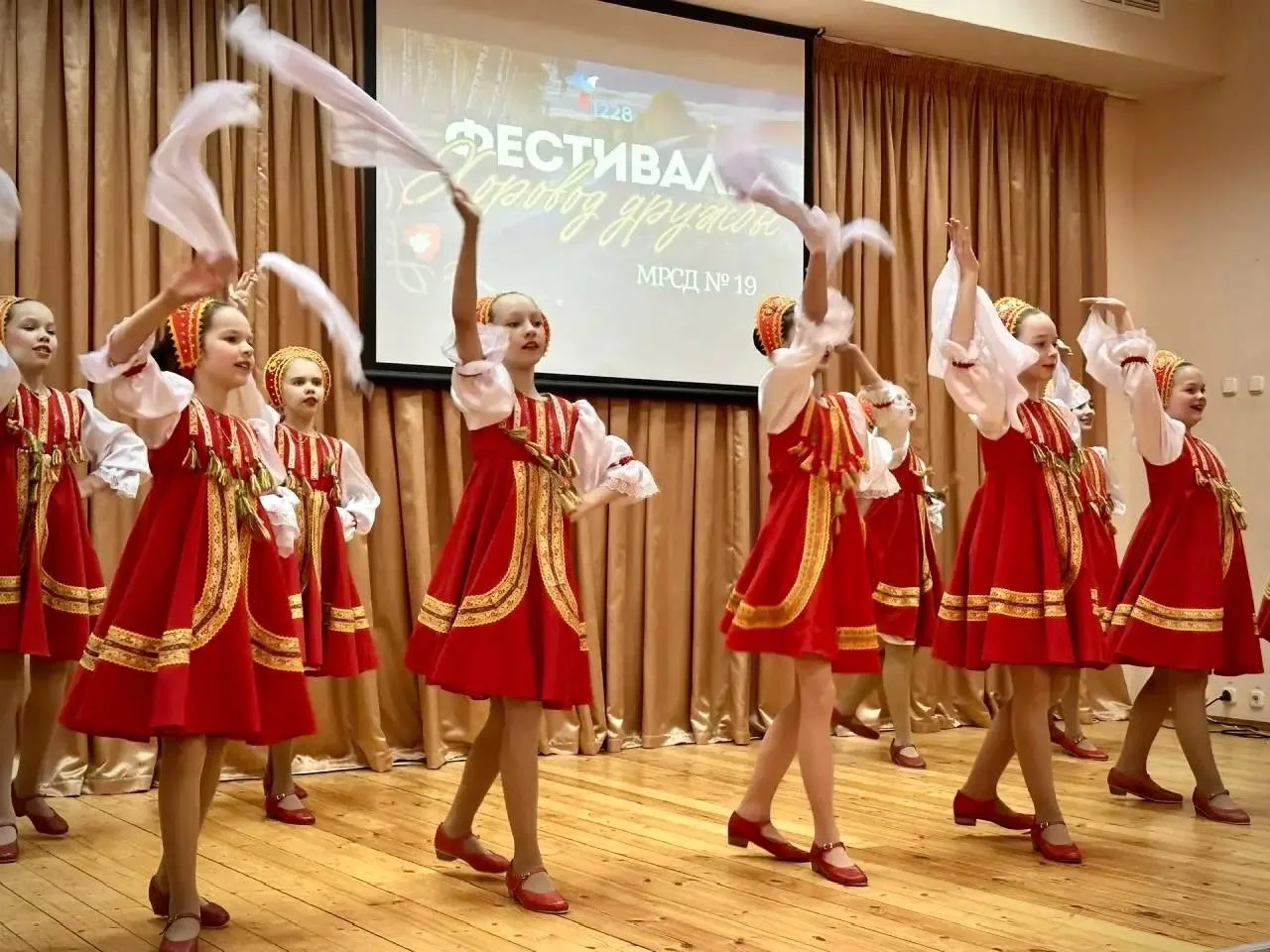 🔥 Когда дети улыбаются, сцена дрожит от аплодисментов, а в зале витает ощущение «мы вместе» — значит