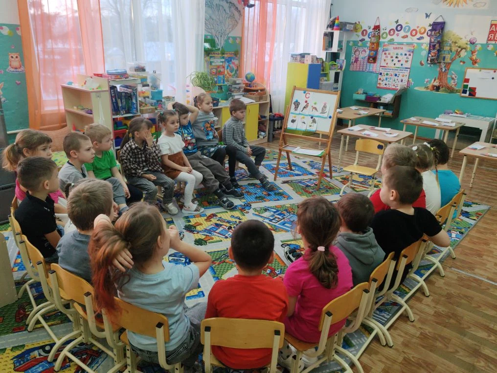 Сегодня в старшей группе прошло занятие по обучению грамоте. Тема занятия " Буква Сс, звук [с-с'].
В