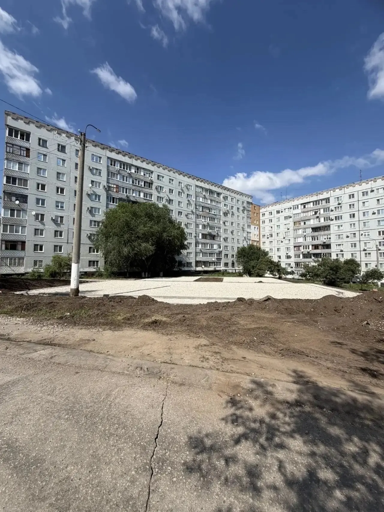Во дворе домов №54-58 на улице Дзержинского в Новокуйбышевске продолжаются работы 

Здесь появятся д