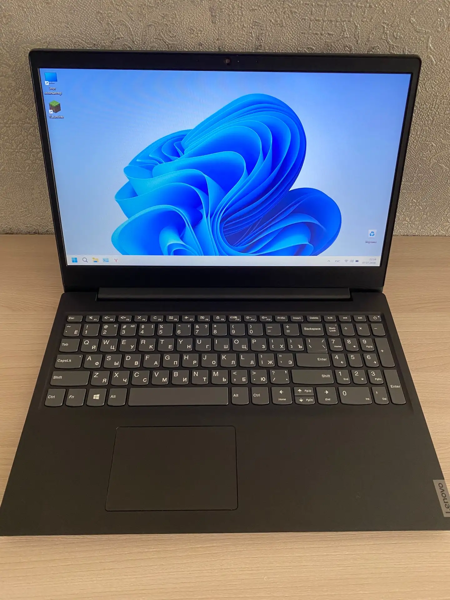 Продам ноутбук Lenovo,процессор 4 поточный Intel Pentium silver , жесткий диск 256 gb m.2 скоростной