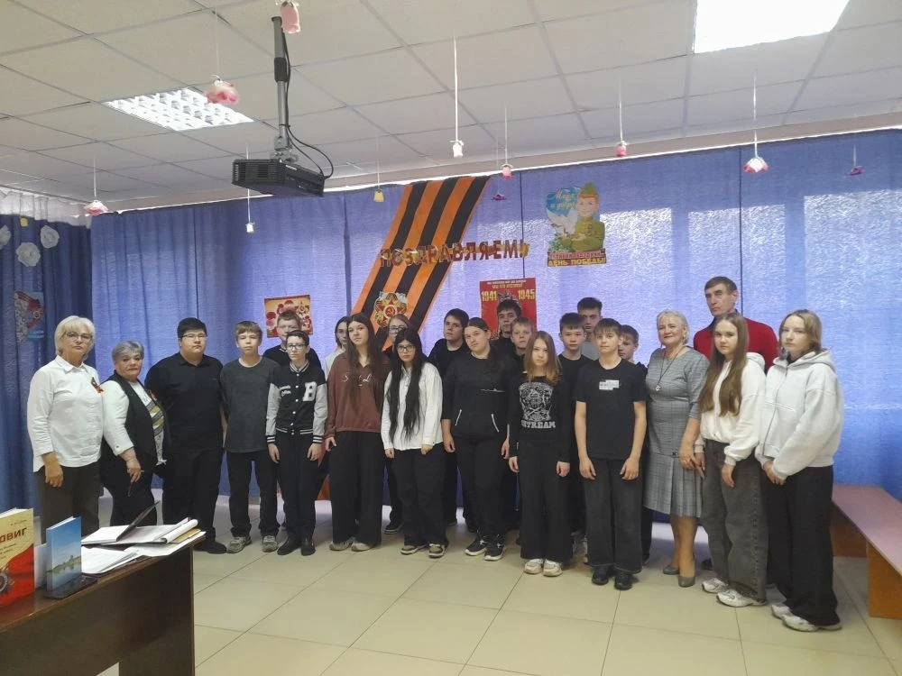 Вчера учащиеся 7 "Б" класса посетили поэтическую встречу, организованную  литературно-м...