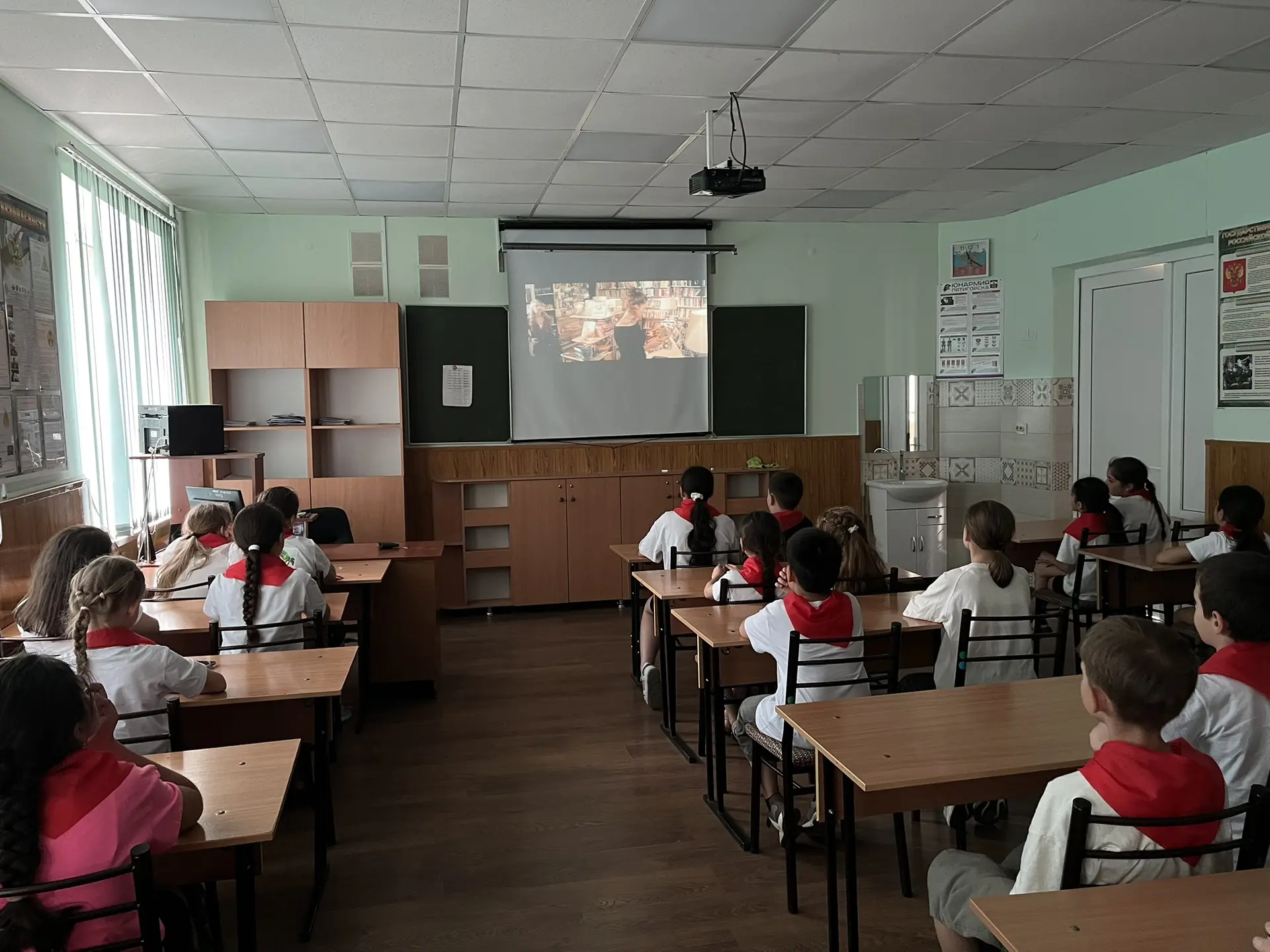 Сегодня в рамках акции #могучувствовать прошло мероприятие с подростками. Мы вместе посмотрели корот